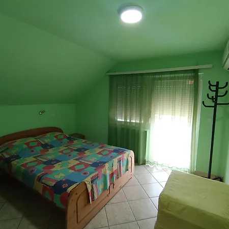 Apartamento Smeštaj Golubica 3 *
